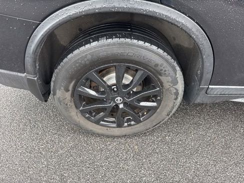 Used 2017 Nissan Rogue SV w/ Midnight Edition Package image 9