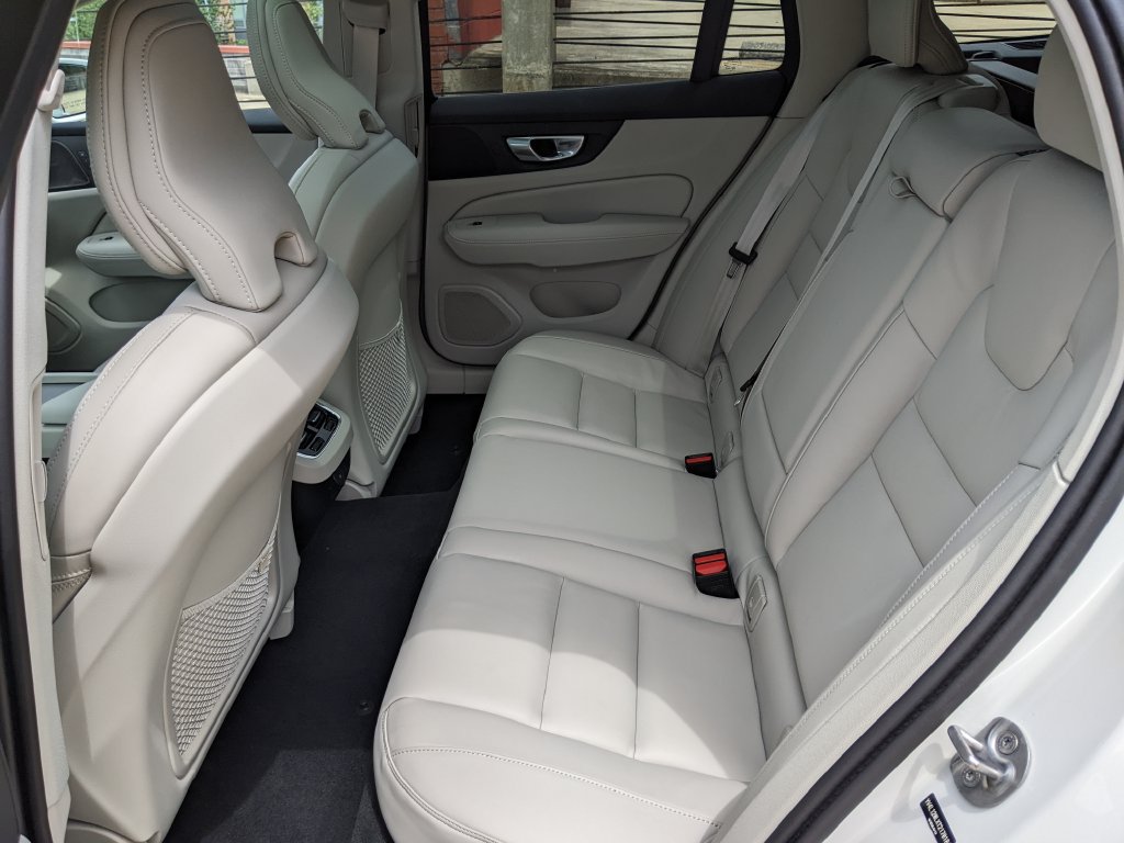 Certified 2026 Volvo V60 B5 Cross Country Ultra w/ Protection Package Premier AWD/4WD image 27