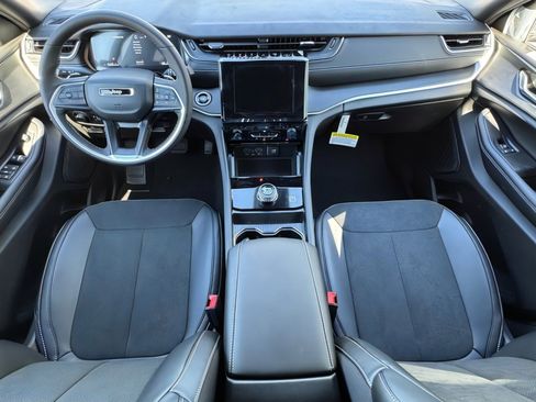 New 2025 Jeep Grand Cherokee Altitude image 13