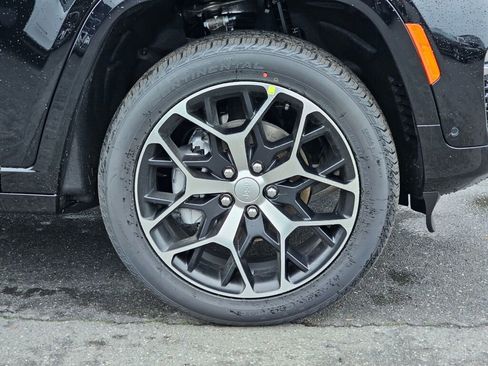 New 2025 Jeep Grand Cherokee Summit image 10