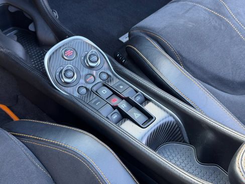 Used 2018 McLaren 570S Spider RWD image 19