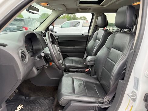 Used 2017 Jeep Patriot High Altitude AWD/4WD image 12