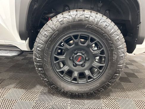 Used 2025 Toyota 4Runner TRD Off-Road image 31