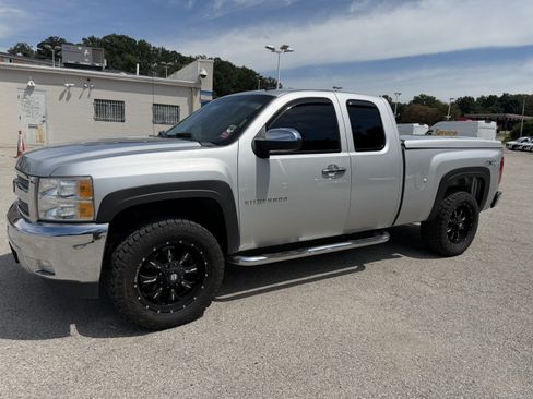 Used 2013 Chevrolet Silverado 1500 LT AWD/4WD image 3