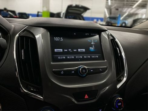 Used 2016 Chevrolet Cruze LT w/ Convenience Package FWD image 29