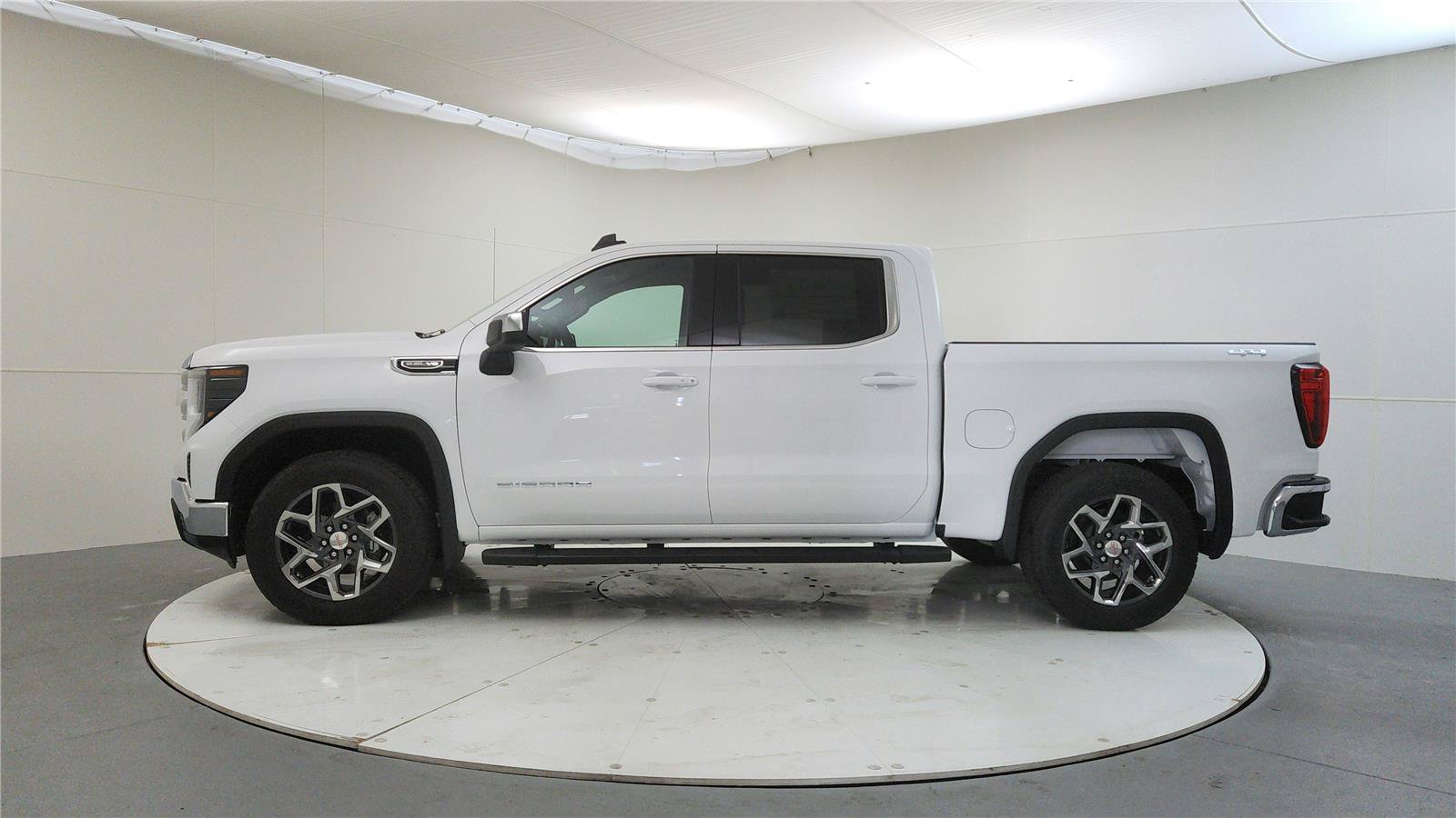 New 2026 GMC Sierra 1500 SLE AWD/4WD image 4
