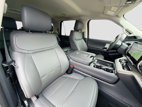 New 2026 Ford Expedition Active image 37