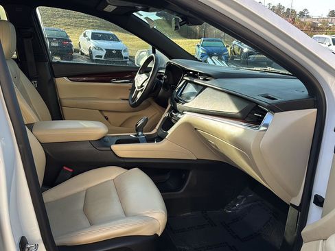 Used 2017 Cadillac XT5 Premium Luxury image 10