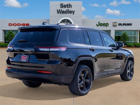 Used 2022 Jeep Grand Cherokee L Laredo image 7