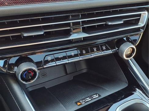 New 2026 Chevrolet Traverse RS image 8