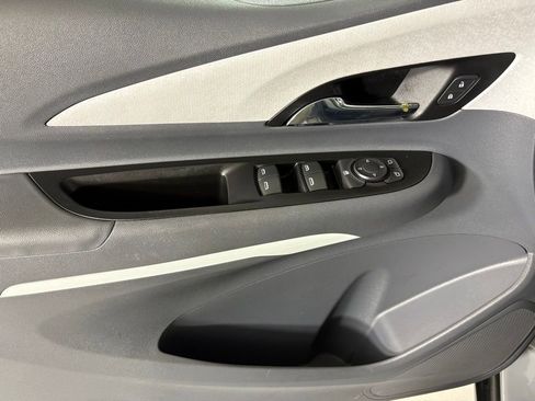 Used 2021 Chevrolet Bolt LT FWD image 21