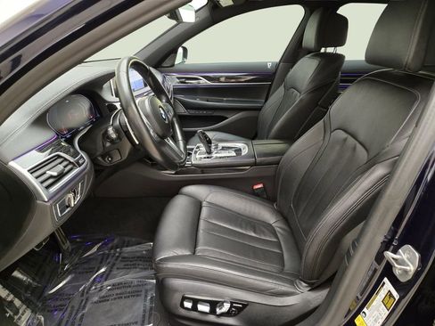 Used 2022 BMW 740i w/ M Sport Package image 17