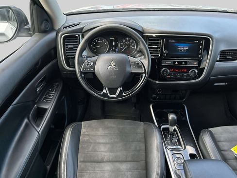Used 2019 Mitsubishi Outlander SE image 6