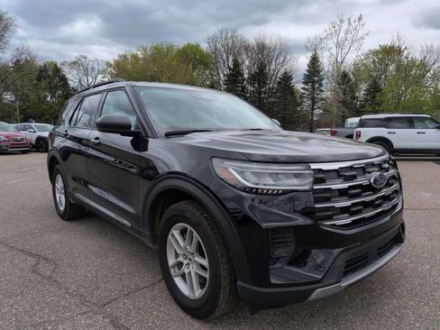 Certified 2025 Ford Explorer Active AWD/4WD image 3