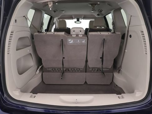 Used 2017 Chrysler Pacifica Touring-L FWD image 28