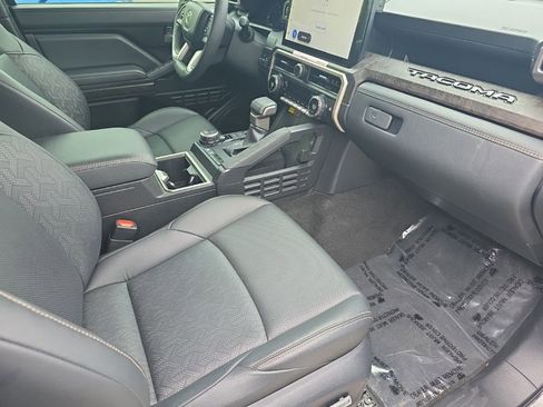 Used 2024 Toyota Tacoma Limited AWD/4WD image 13