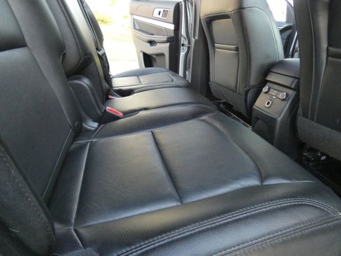 Used 2017 Ford Explorer XLT w/ Equipment Group 202A image 35