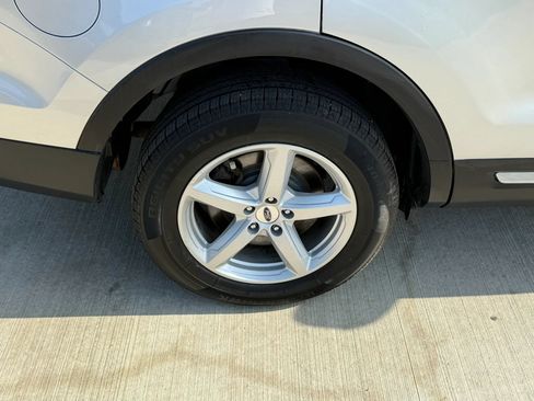 Used 2017 Ford Explorer XLT AWD/4WD image 44