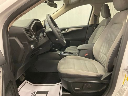Used 2020 Ford Escape SE image 12