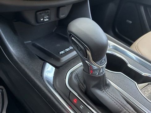 Used 2023 Chevrolet Traverse Premier image 32