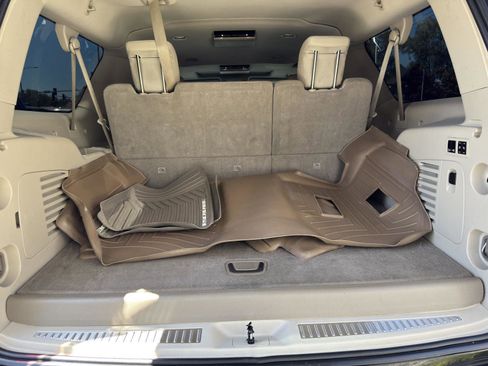 Used 2019 Cadillac Escalade ESV Luxury AWD/4WD image 35