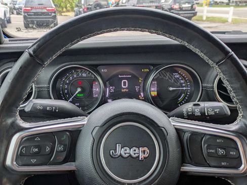 Used 2022 Jeep Wrangler Unlimited Sahara w/ Cold Weather Group AWD/4WD image 29