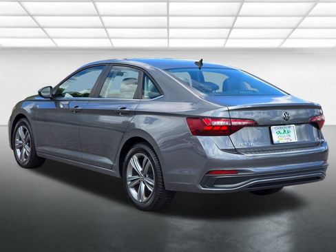 Used 2024 Volkswagen Jetta SE FWD image 19