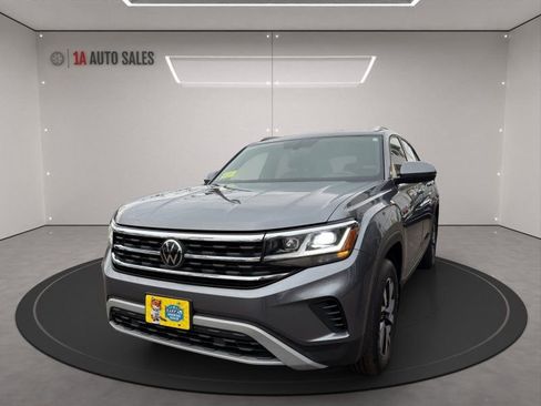 Used 2023 Volkswagen Atlas Cross Sport SE image 1