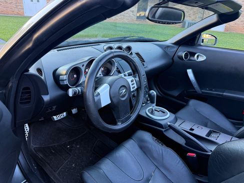 Used 2004 Nissan 350Z Touring RWD image 25
