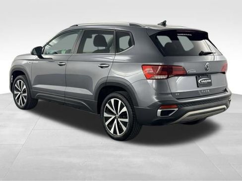 Used 2022 Volkswagen Taos SE FWD image 6