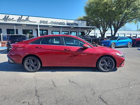 Used 2025 Hyundai Elantra SEL image 2