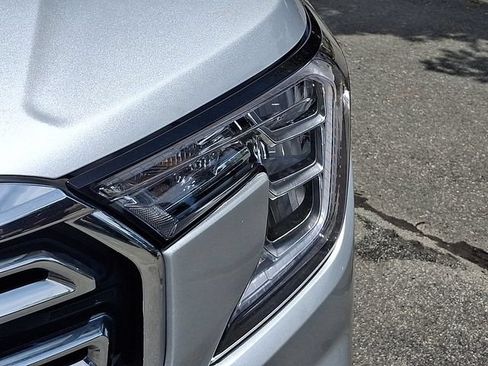 Used 2022 GMC Terrain SLT w/ Tech Package FWD image 9