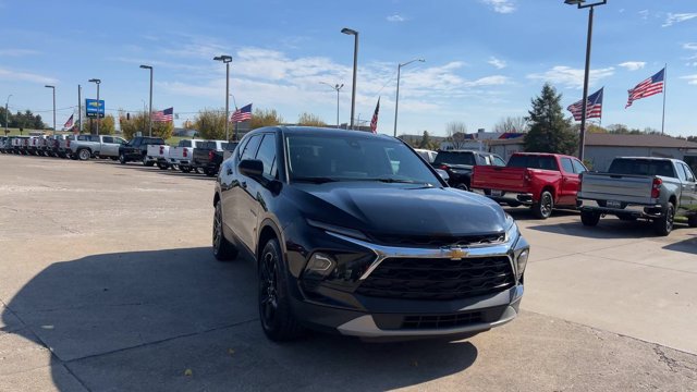 Used 2023 Chevrolet Blazer LT FWD image 3