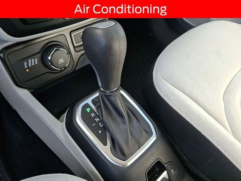 Used 2020 Jeep Renegade Latitude w/ Cold Weather Group image 14