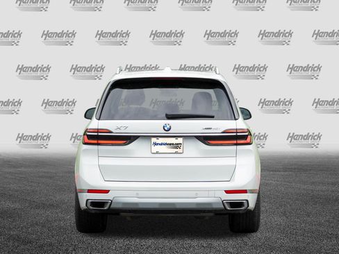 Used 2024 BMW X7 xDrive40i w/ Premium Package AWD/4WD image 7
