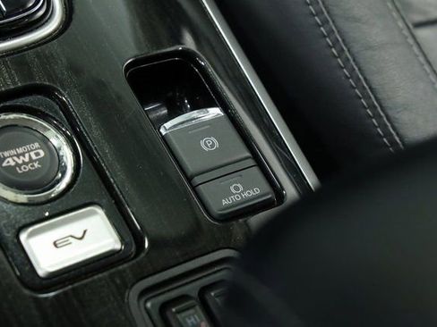 Used 2018 Mitsubishi Outlander SEL image 24