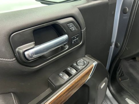 Used 2022 Chevrolet Silverado 1500 High Country w/ Technology Package image 11