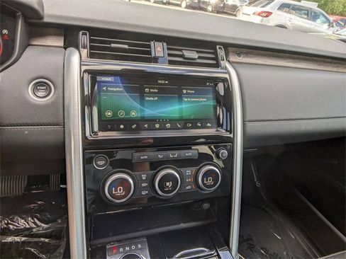 Used 2018 Land Rover Discovery HSE image 19