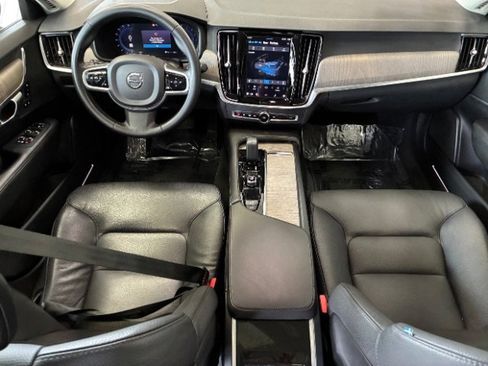 Used 2023 Volvo S90 B6 Plus image 17
