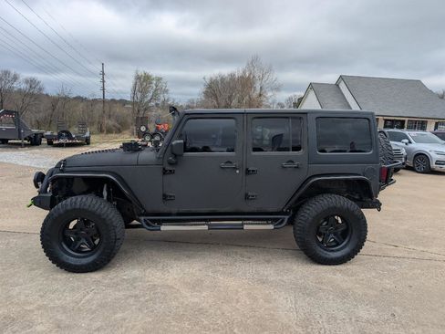 Used 2012 Jeep Wrangler Unlimited Rubicon w/ Connectivity Group image 8