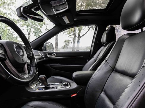 Used 2022 Jeep Grand Cherokee Limited image 8