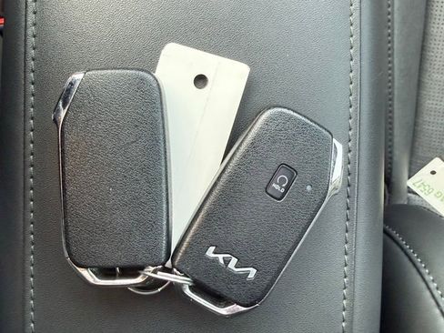 Certified 2023 Kia Niro SX Touring image 22