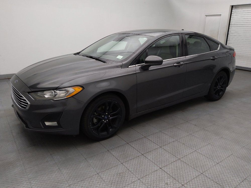Used 2020 Ford Fusion SE w/ Equipment Group 151A FWD image 2