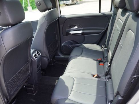 Used 2022 Mercedes-Benz GLB 250 4MATIC image 17