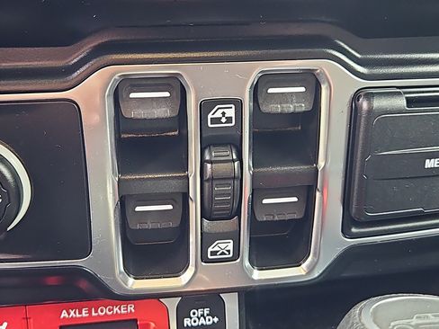 Used 2021 Jeep Gladiator Mojave w/ Cold Weather Group AWD/4WD image 21