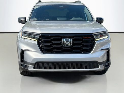 Used 2024 Honda Pilot TrailSport image 3