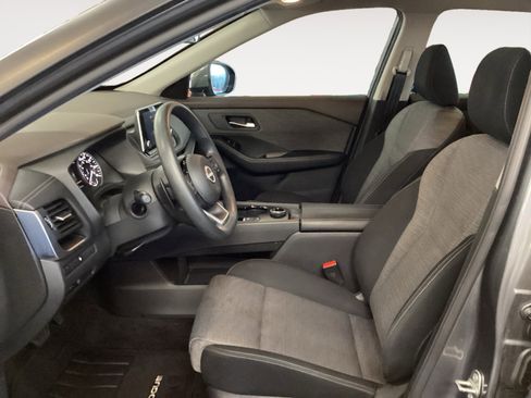 Used 2023 Nissan Rogue SV image 9