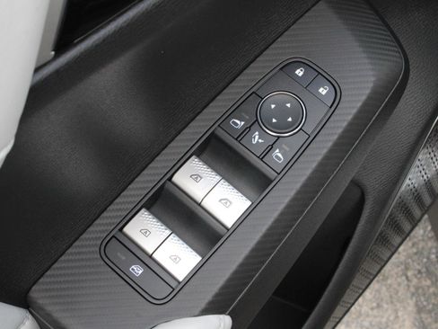 New 2025 Mitsubishi Outlander Platinum Edition image 16