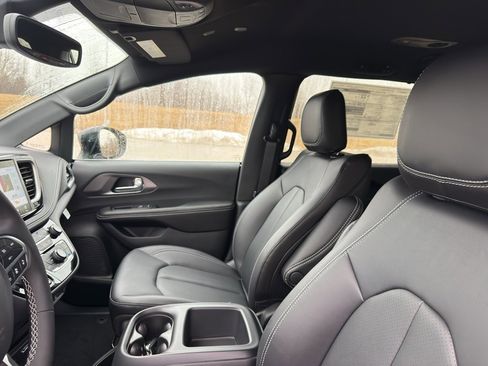 New 2026 Chrysler Pacifica Select FWD image 26