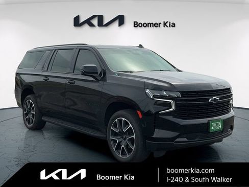 Used 2024 Chevrolet Suburban RST w/ Luxury Package AWD/4WD image 3